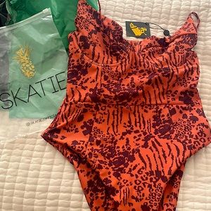Skatie x Salty Blonde, Utica Print, L, one piece underwire bathing suit
